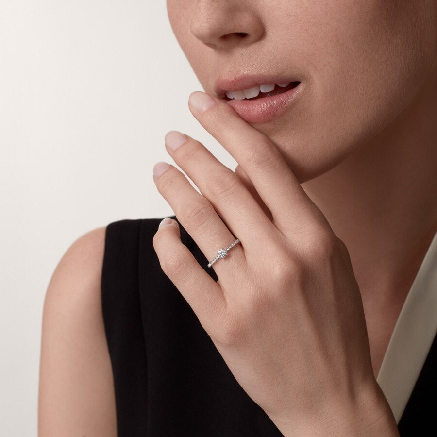 etincelle de cartier solitär diamant im brillantschliff pavé