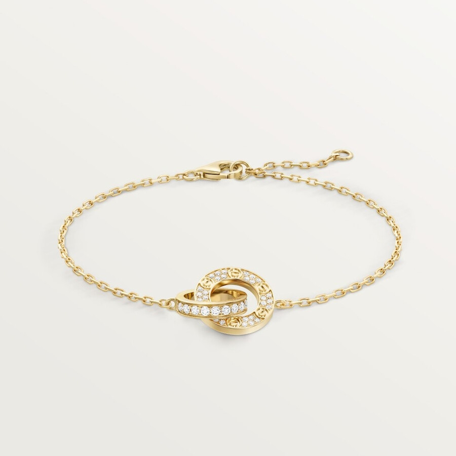 love-armband an einer kette mit strasssteinen besetzt