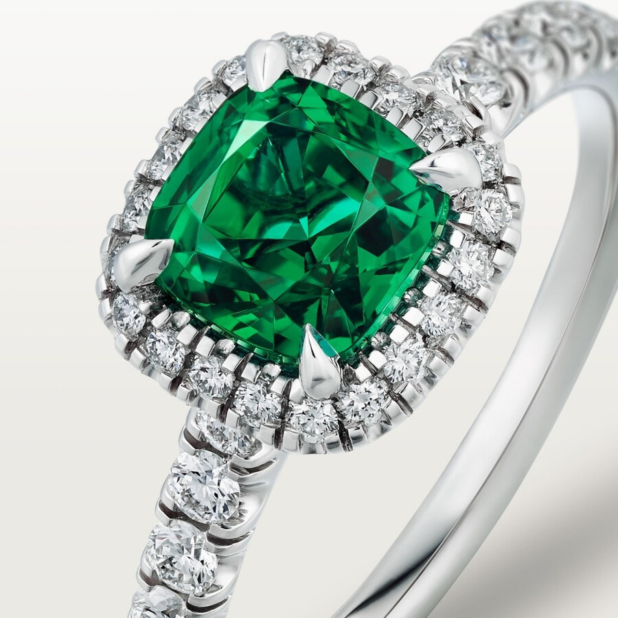 cartier destinée solitär smaragd im kissenschliff gepflastert