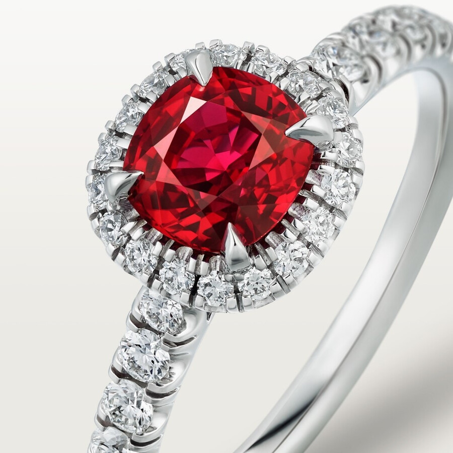 cartier destinée solitär rubin im kissenschliff gepflastert