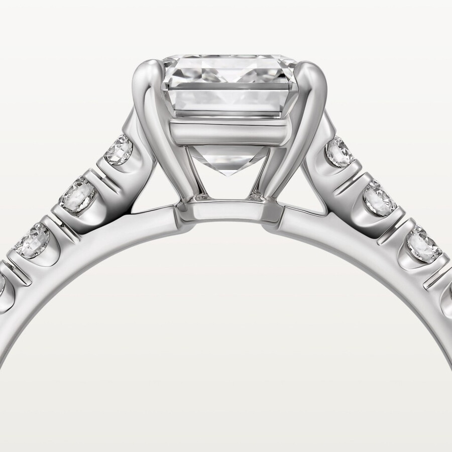 solitärring von 1895 diamant im smaragdschliff pavé-fassung
